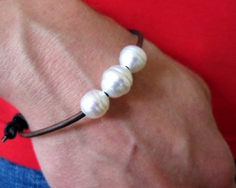 Pearls and Leather Bracelet, South Sea Pearl Jewelry, Tahitian Bracelet, Baroque Pearl Bracelet, Leather Pearl Jewelry, Three Pearl Bracelet
