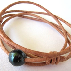 Bracelet Perle de Tahiti, Bracelet Unisexe Perle de Tahiti, Bracelet Enveloppe de Cuir, Bijoux Perles et Cuir, Bracelet Perles de Mer, Boho Wrap