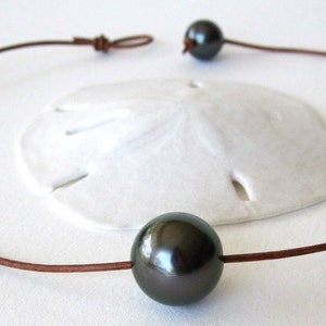 Tahitian Pearls Necklace, Black Pearl Necklace Leather, Pearls and Leather Jewelry, South Sea Pearls, Tahitian Pearl Jewelry, Tahiti Pearl