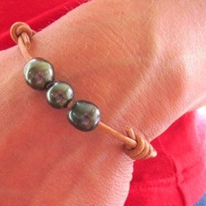 Tahitian Black Pearl Bracelet, Adjustable Bracelet, Tahitian Pearls Bracelet, Leather Pearl Jewelry, Boho Pearl Bracelet, Hawaiian Jewelry