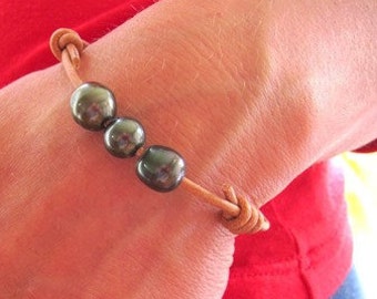 Tahitian Black Pearl Bracelet, Adjustable Bracelet, Tahitian Pearls Bracelet, Leather Pearl Jewelry, Boho Pearl Bracelet, Hawaiian Jewelry