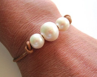 Pearls on Leather Bracelet, Adjustable Leather Bracelet, Three Pearl Bracelet, Freshwater Pearl Bracelet, Leather Pearl Jewelry, Boho Chic