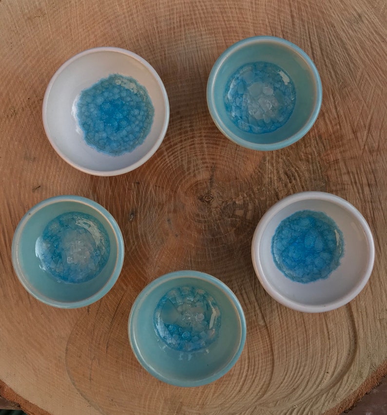 Stoneware Hand-thrown ringmini bowl White and turquoise In stock.