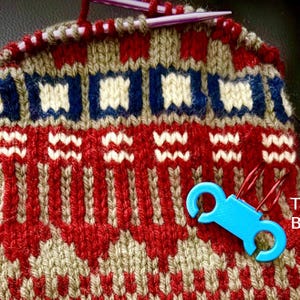 Crafty Ring: Adjustable Yarn Guide for Knitting & Crochet Colorwork