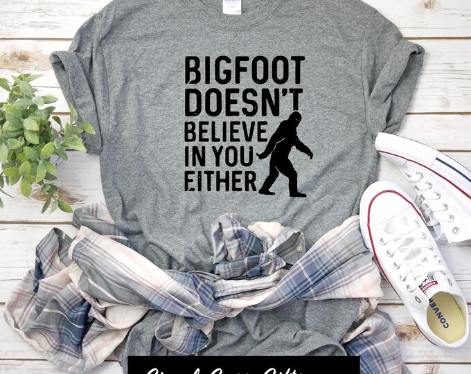 Bigfoot Doesn't Believe in you Either Funny Graphic T-Shirt