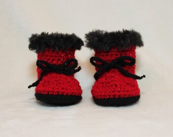 Red and black crocheted baby boots with fur, Crocheted baby booties lined with fur, Sparkly red and black baby booties