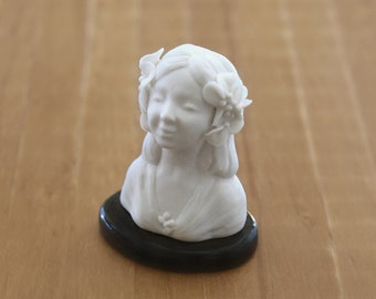 escultura modernista de porcelana en miniatura modelada a mano