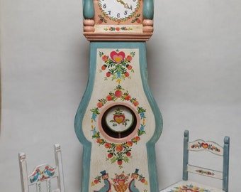 Miniature grandfather clock 1:12 scale. Made of wood, hand decorated in the style of Peter Hunt. For doll houses, height 15 cm high
