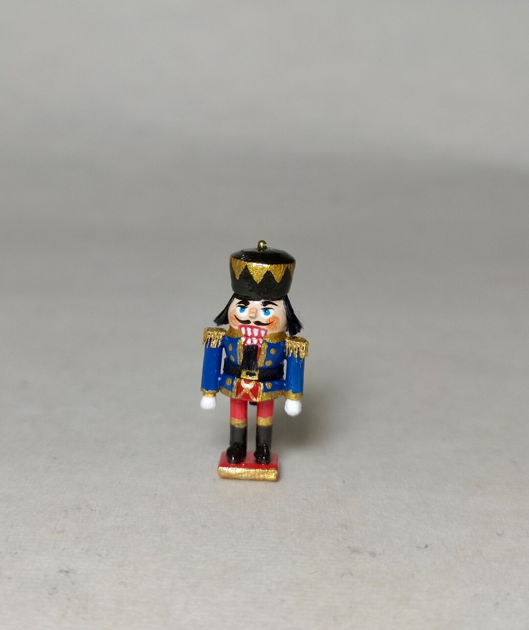 Miniatura Nutcracker .with Its Own Cardboard . Scale 112 .2530 Mm