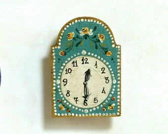 Miniature wodden wall clock scale 1:12. Making handmade and painted by hand.