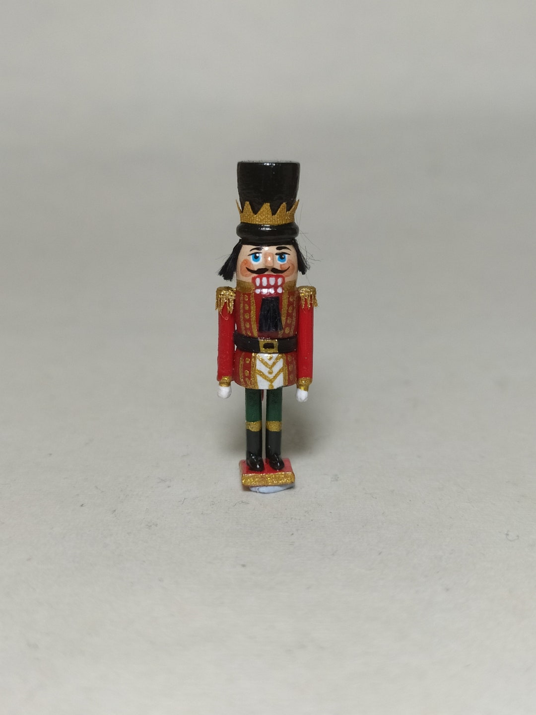 Miniatura Nutcracker .with Its Own Cardboard . Scale 112 .2530 Mm