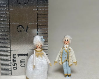Pair of Mini Queen Anne dolls Maria Antonieta,man and lady, 1:12.  15 mm high