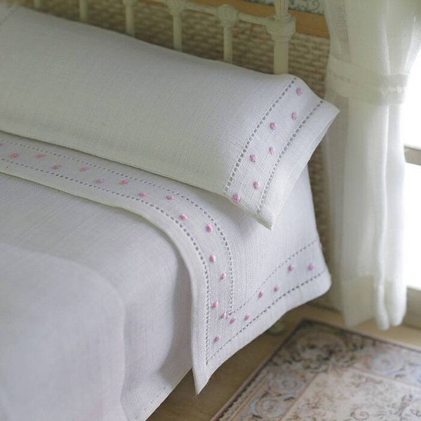 Luxury hand embroidered linen Set of sheet and pillowcase, double bed . Dollhouse lignerie , miniatures, scale 1:12.