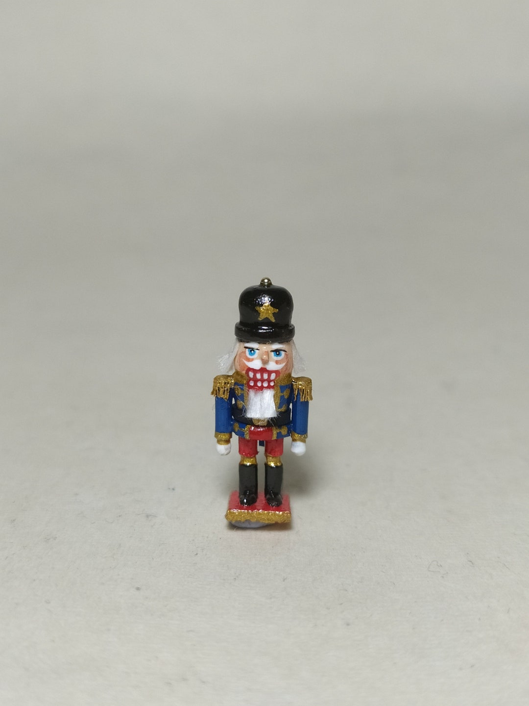 Miniatura Nutcracker .with Its Own Cardboard . Scale 112 .20 Mm Tall