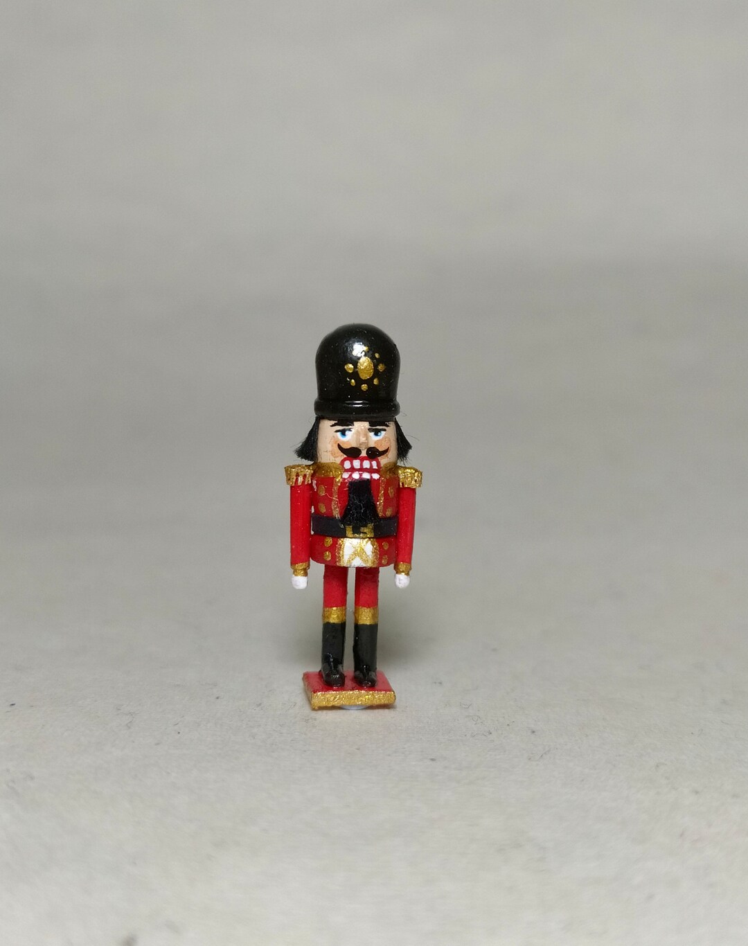 Miniatura Nutcracker .with Its Own Cardboard . Scale 112 .2530 Mm