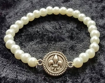 White glass pearl fleur de lis bracelet