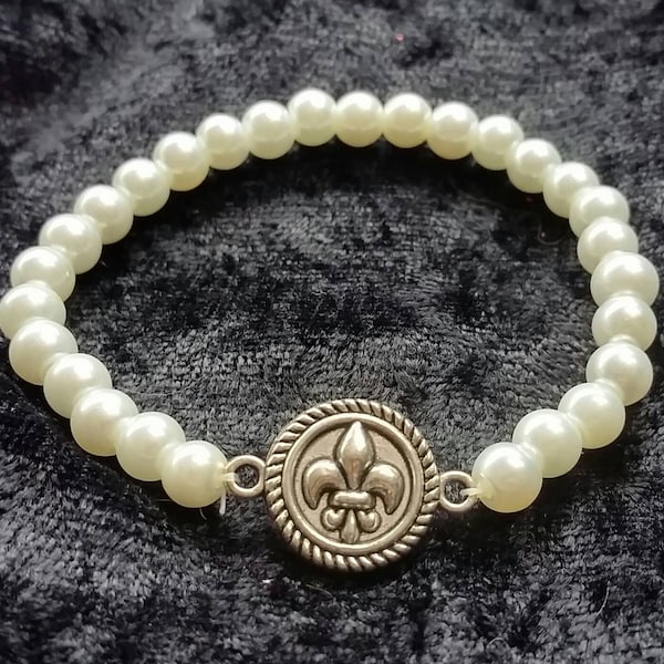 White glass pearl fleur de lis bracelet