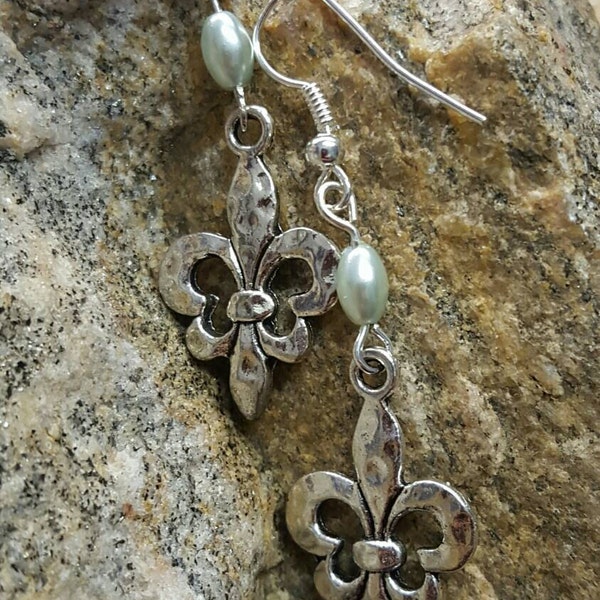 Silver-toned fleur-de-lis earrings