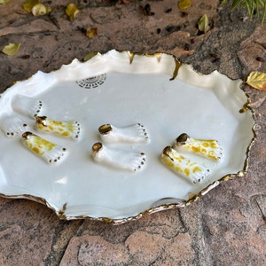 Ręcznie robiony ceramiczny pojemnik na pierścionki, taca na biżuterię, unikatowy ręcznie robiony pojemnik na pierścionki, jedyny w swoim rodzaju pojemnik na pierścionki, biały i złoty pojemnik na pierścionki, wyjątkowy prezent dla niej