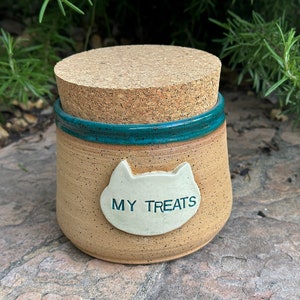 Handmade Cat Food Canister with Lid, Ceramic Cat Treat Jar, Cat Lover Gift, Cat Mom