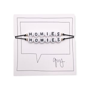 HOMIES // Paquete de pulseras de la amistad con cuentas de letras blancas - Pulsera Homies, pulsera BFF, pulseras Besties, pulsera de mejor amigo, Homie