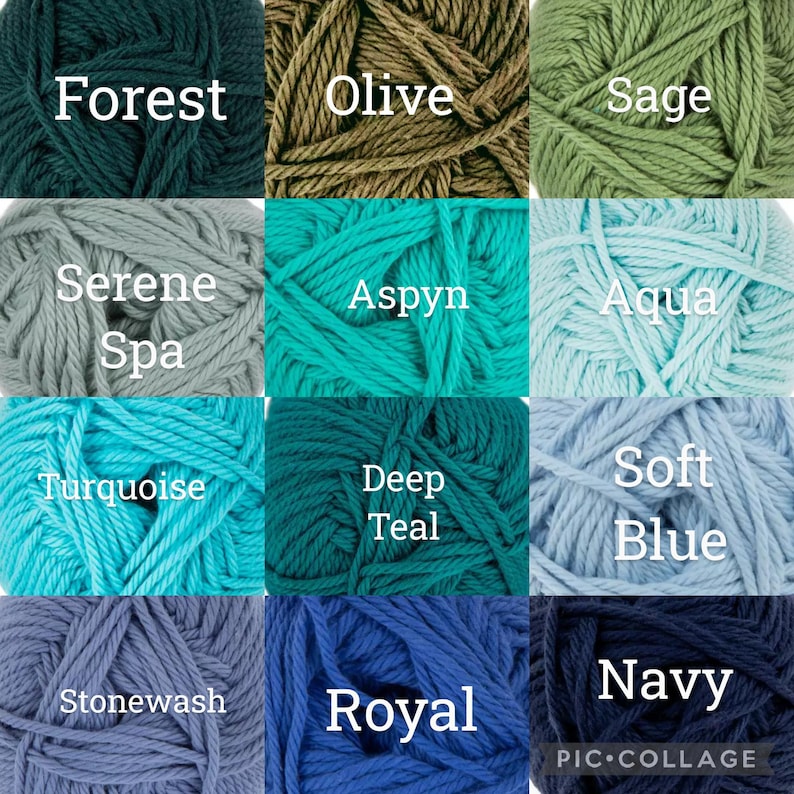 Puede incluir: Un collage de madejas de hilo en varios colores, incluyendo Forest, Olive, Sage, Serene Spa, Aspyn, Aqua, Turquoise, Deep Teal, Soft Blue, Stonewash, Royal y Navy. Cada color est&aacute; etiquetado con su nombre en texto blanco.