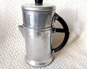 Cafetera vintage Wear Ever n.° 966, de la década de 1940.