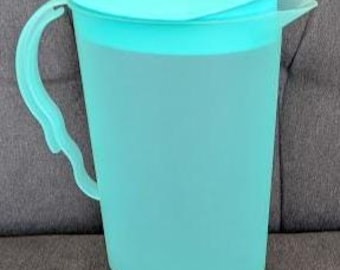 Jarra Tupperware azul aguamarina con tapa estilo cohete, década de 1990, 2 cuartos de galón, 1676-2