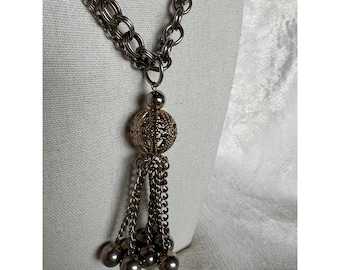 Collar con borla, cadena color gris plomo, doble capa, llamativo, 66 cm de largo, estilo moderno y glamuroso de principios de los 2000.