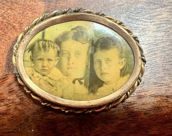Antieke Victoriaanse foto broche ovaal portret van kinderen messing frame vroege jaren 1900 erfstuk sieraden sepia Memorial sentimentele rouw