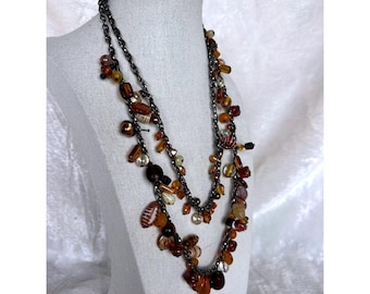 Collar de cuentas de vidrio de múltiples hebras, color ámbar y rojo, estilo veneciano, con detalles de vidrio soplado. Impresionante.