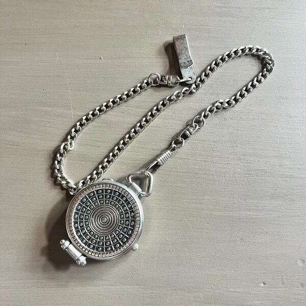 Zegarek kieszonkowy Milan w stylu vintage z łańcuszkiem w kolorze srebrnym, geometryczna koperta, prezent dla kolekcjonera steampunk, cosplay, teatr