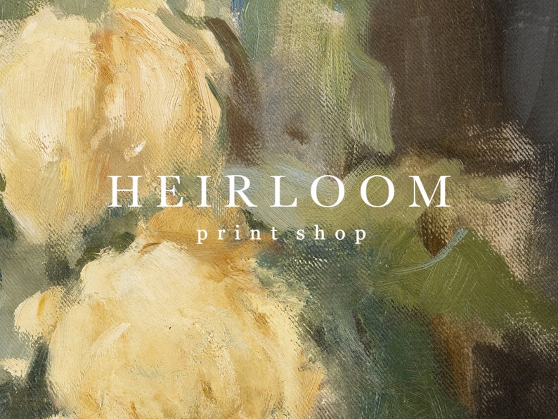 Op de afbeelding: Een olieverfschilderij met een close-up van cr&egrave;mewitte gele rozen en groen blad. Het kunstwerk heeft zichtbare penseelstreken en een getextureerd uiterlijk. De tekst "HEIRLOOM print shop" staat over de afbeelding.