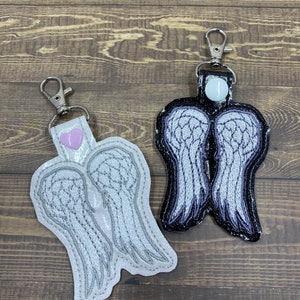 handmade wings snap keychain