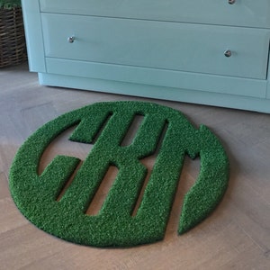 Capacho de grama sintética com monograma | Tapete | Decoração de parede