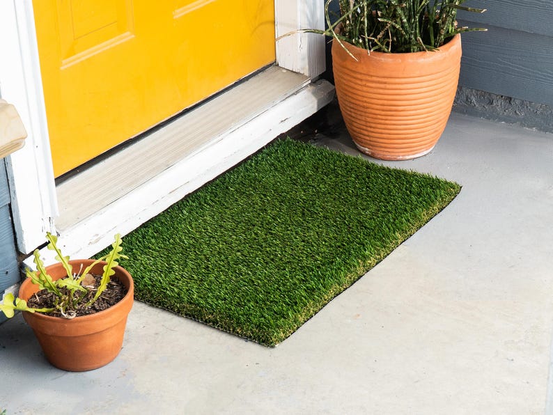 Synthetic Fescue Green Grass Mat, Washable Indoor/Outdoor Rug image 3