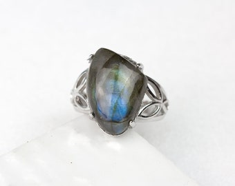 Labradorite Ring, Sterling Silver Ring, Labradorite Jewelry, Silver Labradorite, Blue Boho Ring, rainbow labradorite, handmade silver ring