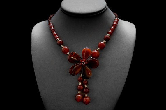 Amazon.com: LOTONJT Natural Agate Necklace South Red Agate Simple Style  Beaded Pure Silver Necklace Feng Shui Wealth Necklace Red Carnelian  Luxuruious Vacation Jewerly Love Amulet Talisman for Prosperity Luck Mon