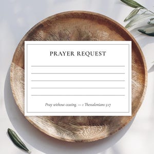 Pode incluir: Um conjunto de três canecas de cerâmica com acabamento fosco e salpicado. As canecas são em tons de creme, cinza claro e cinza escuro. Cada caneca tem um design simples e minimalista, ideal para café ou chá.