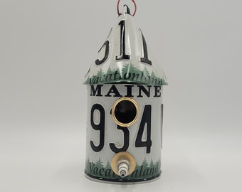 Maine license plate birdhouse