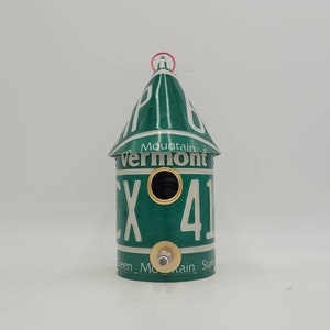 Vermont license plate birdhouse