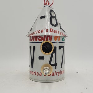Wisconsin license plate birdhouse