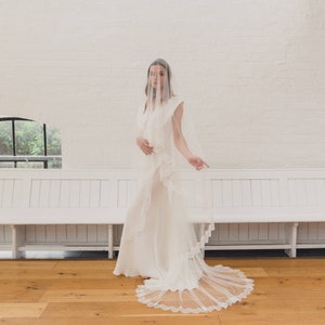  Aukmla Wedding Bridal Veils Ivory Beautiful Long Veil with Lace  and Metal Comb at the Edge Cathedral Length (Ivory) : Everything Else