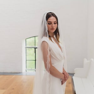 Lace wedding veil, Chantilly lace edged wedding veil, French lace trim bridal veil, eyelash lace, soft veil, single tier lace veil | LOLA