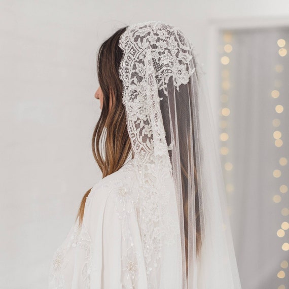 Il velo da sposa: tradizione e glamour