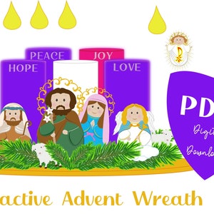 Puede incluir: Una corona de Adviento interactiva con cuatro velas, cada una representando una virtud diferente: Esperanza, Paz, Alegría y Amor. Las velas son moradas, blancas, rosas y moradas. También hay pequeñas figuras de María, José y un ángel. La corona está decorada con ramas de coníferas y ovejas blancas. El texto "PDF Descarga digital" está en un escudo morado.