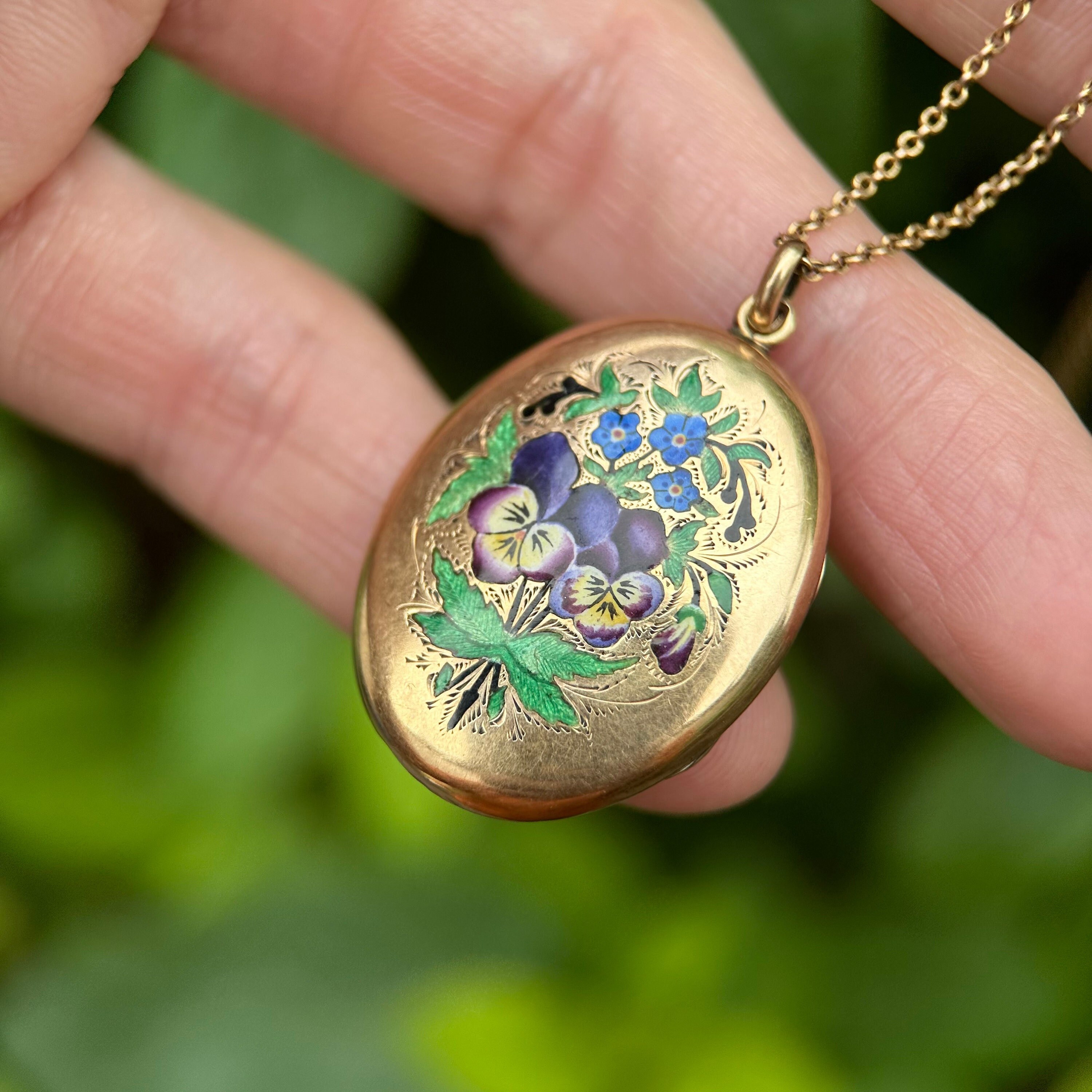 A Very Pretty Antique Late 19th Century 14 Carat Gold Enamelled 