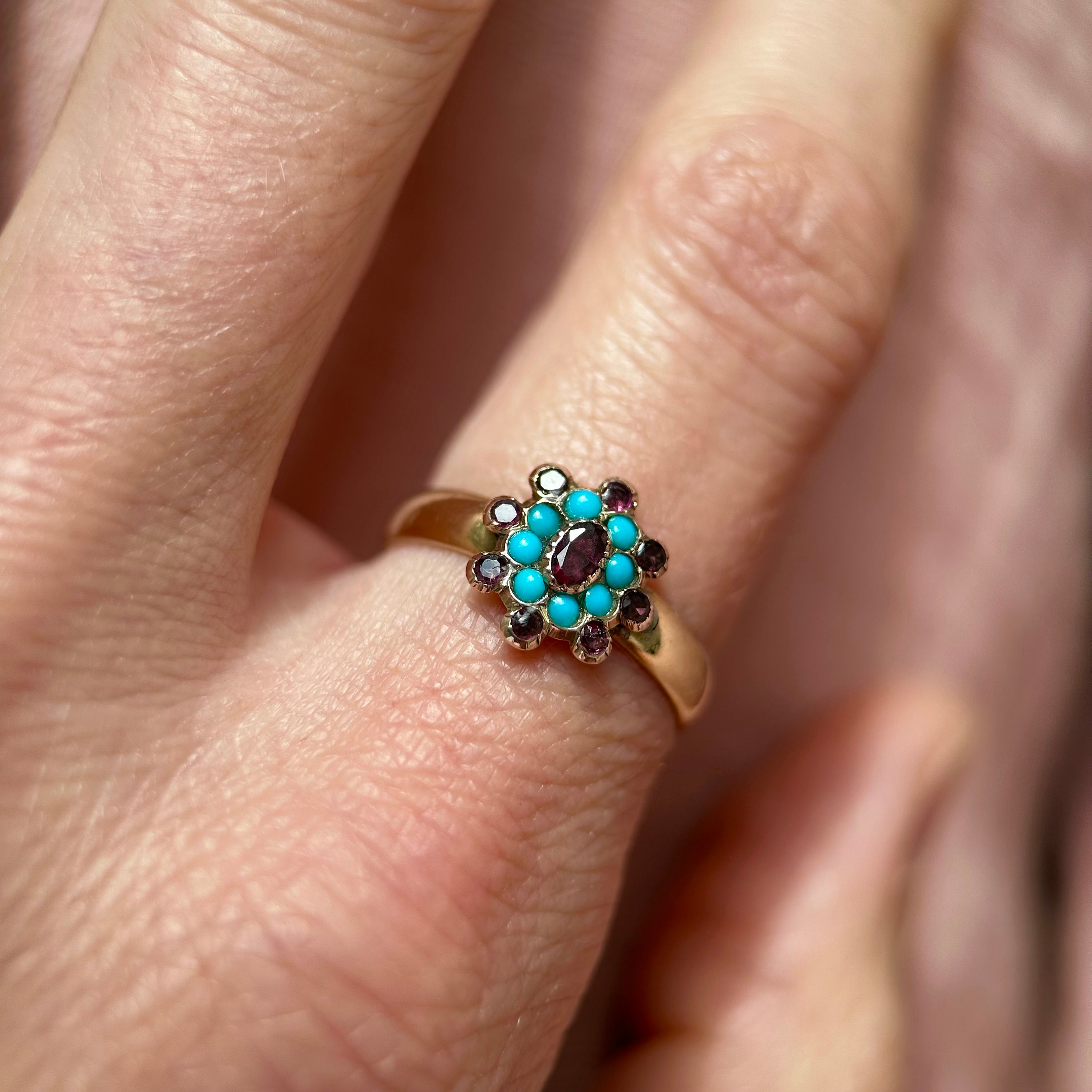 A very pretty antique turquoise and flat-cut garnet cluster ring