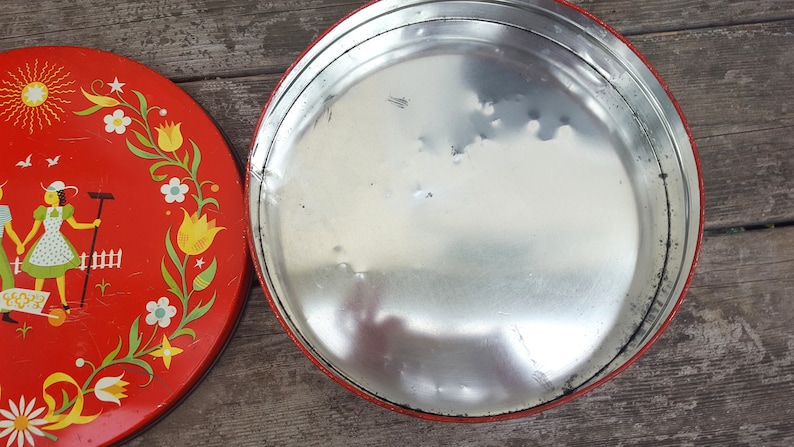 Vintage Gardener/'s Tin Man and Woman in Garden