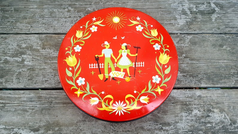 Vintage Gardener/'s Tin Man and Woman in Garden